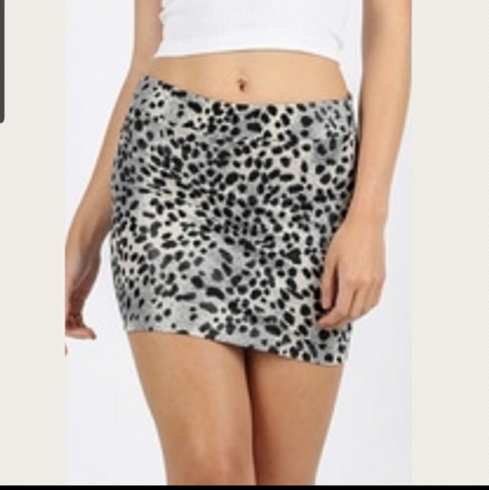 Zeanna mini leolard spots on faux snake skin